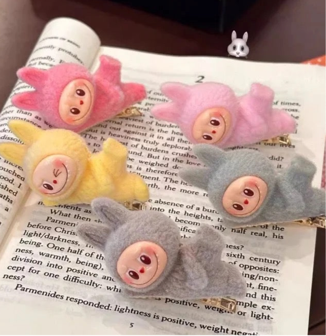 Labubu Chill Clip β Cute Desk Accessory & Paper Holder