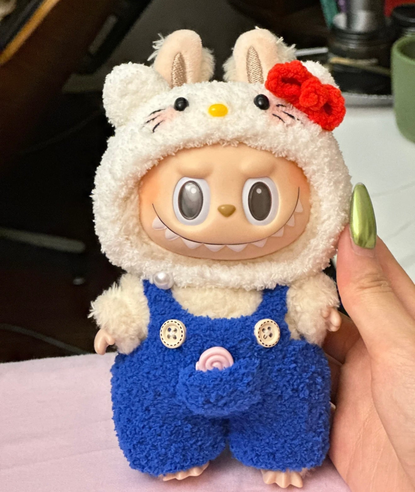 Handmade Knit Outfit – Hello Kitty-Inspired Clothes for Dolls & Display