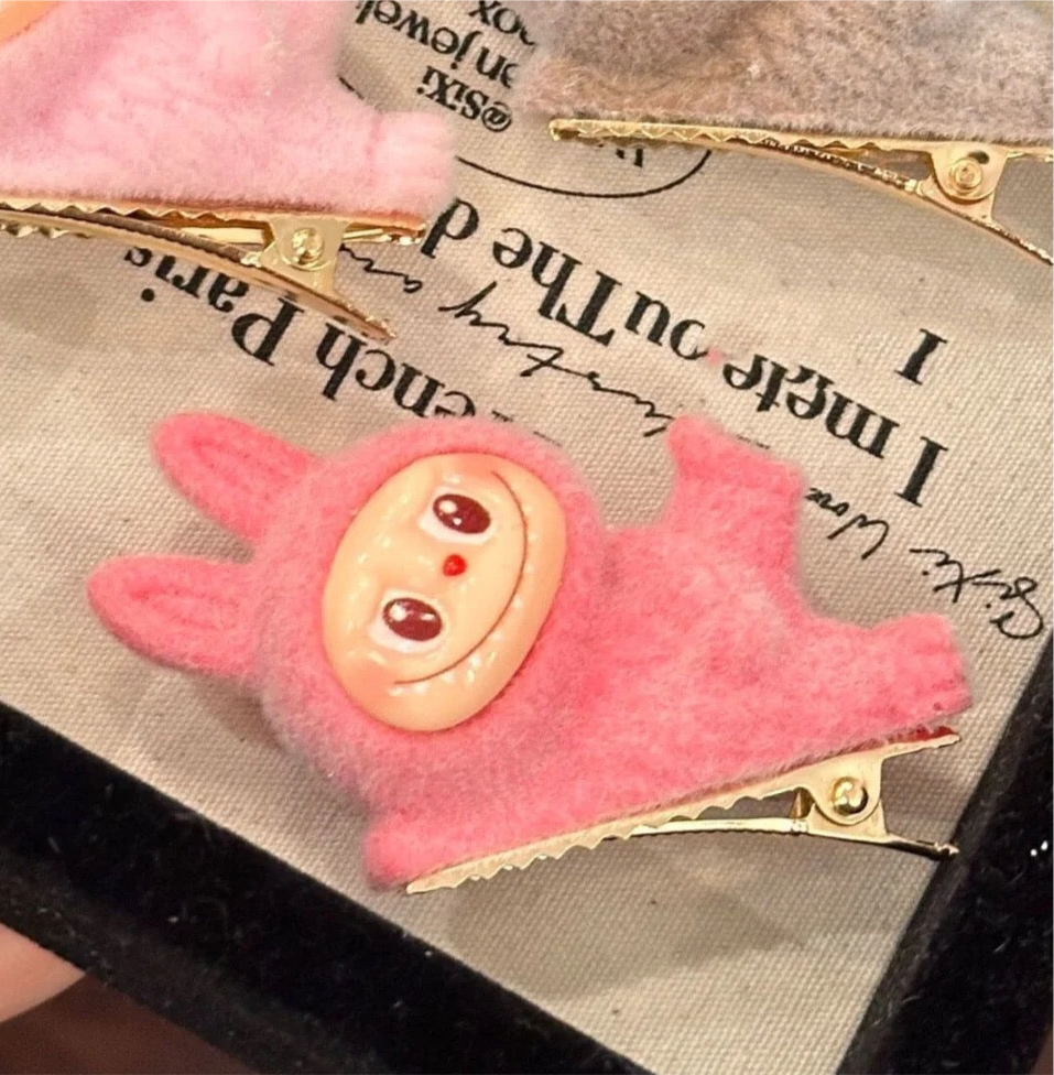 Labubu Chill Clip β Cute Desk Accessory & Paper Holder
