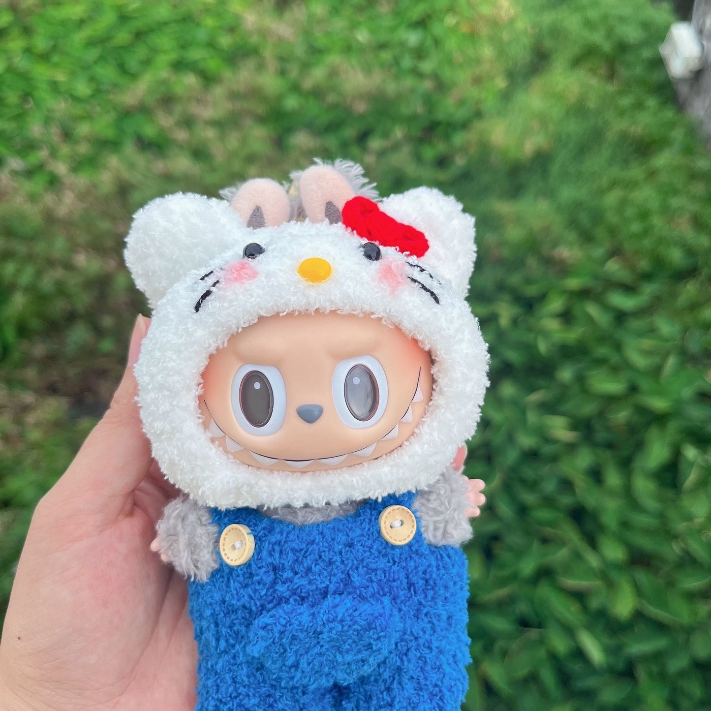 Handmade Knit Outfit – Hello Kitty-Inspired Clothes for Dolls & Display