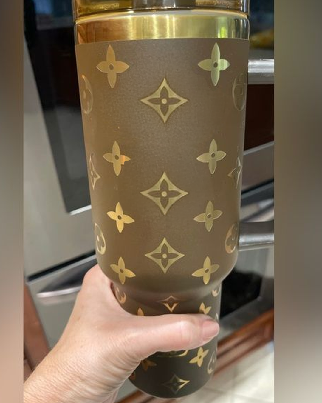 40oz Luxury-Inspired Quencher Tumbler – Elegant Hydration with Style