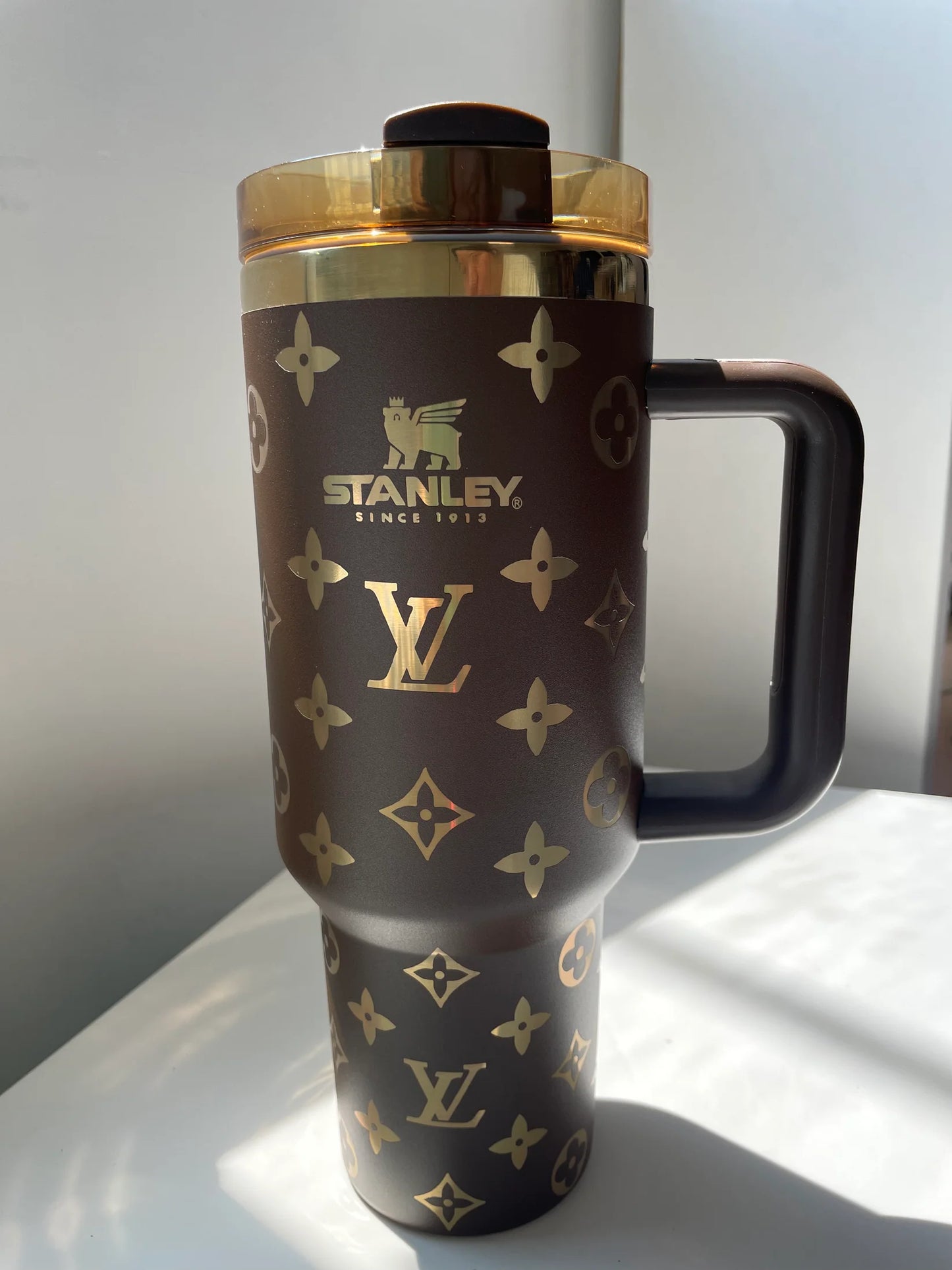 40oz Luxury-Inspired Quencher Tumbler – Elegant Hydration with Style